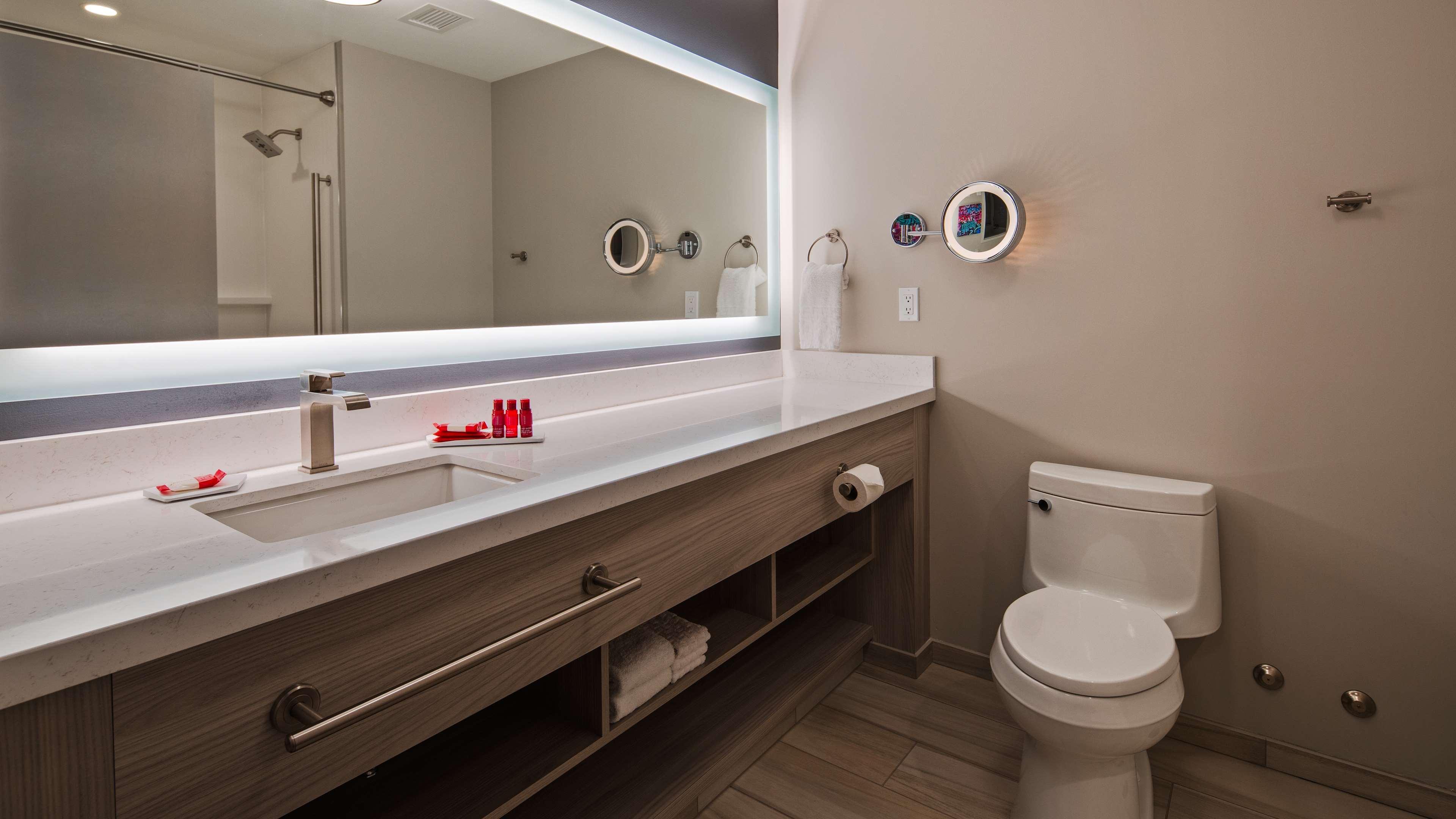 Best Western Premier Winnipeg East Екстериор снимка