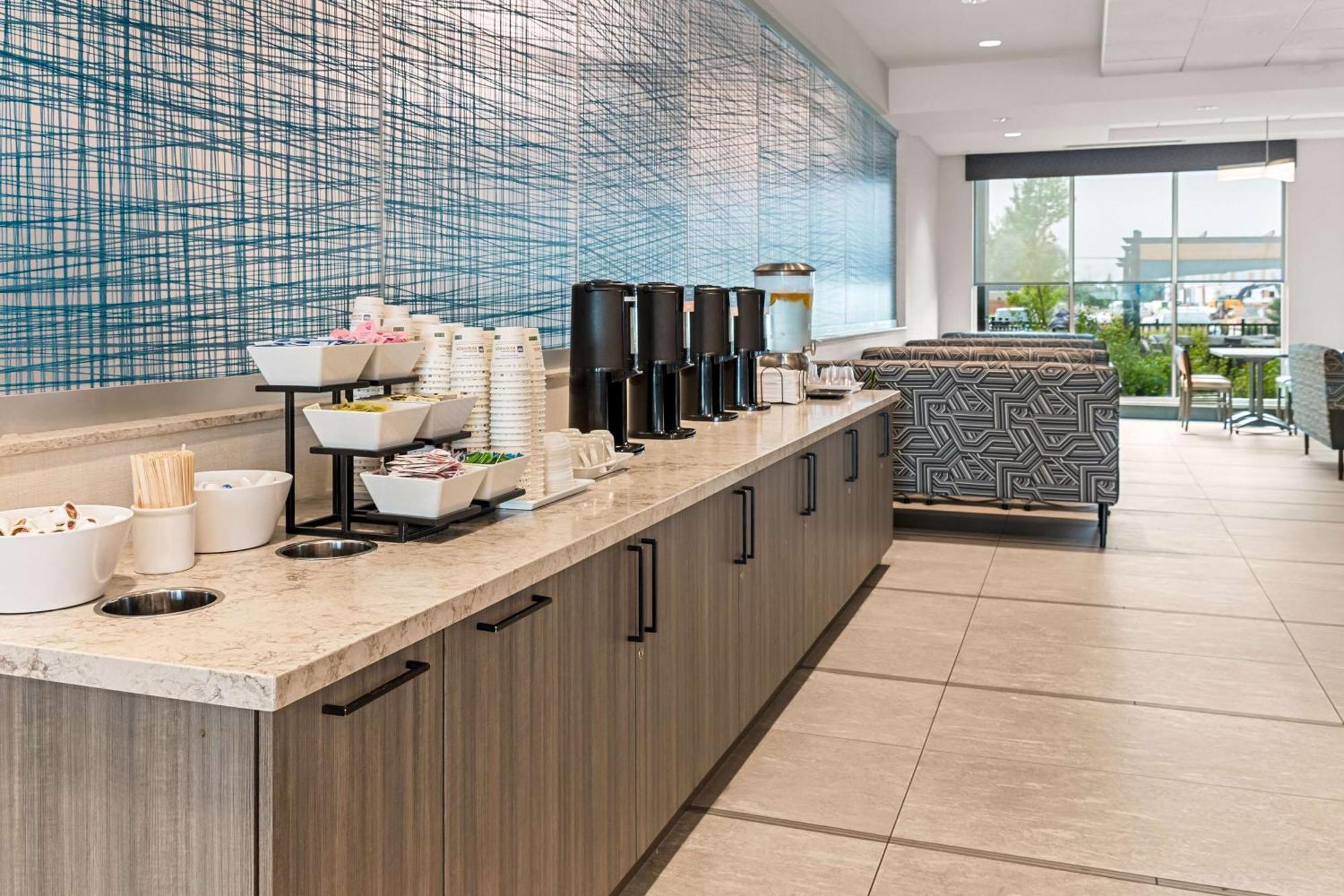 Best Western Premier Winnipeg East Екстериор снимка